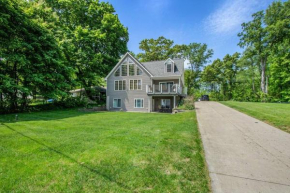 Lake front 7 bdr in Sister Lakes with Scenic Views